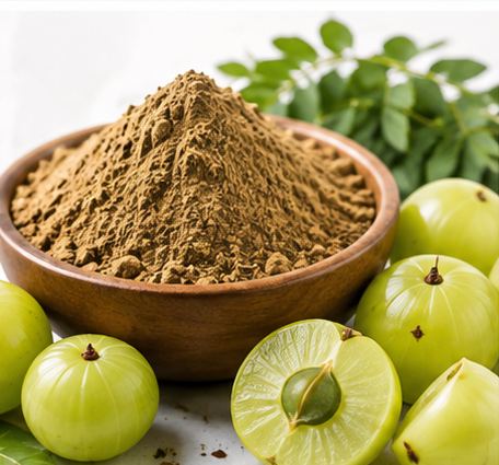 Amla powder with amla fruit and leaves